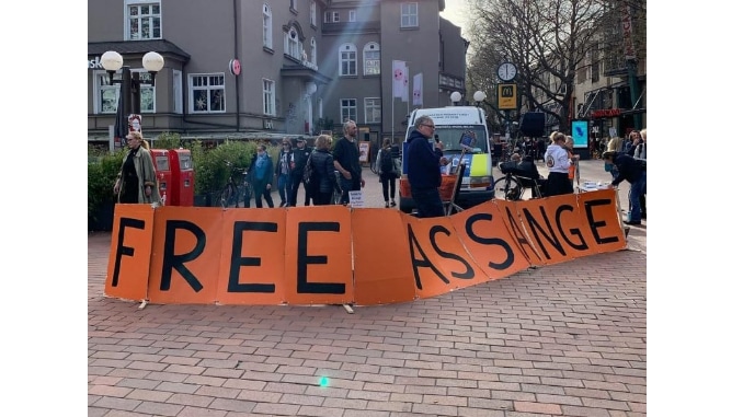A execução social de Julian Assange