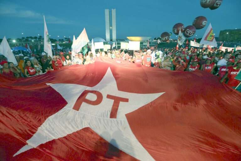 Por um PT com a política no comando